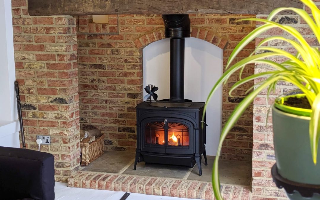 Peut-on installer un poêle à bois sans conduit de cheminée chez soi ?