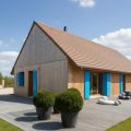 Maison phoenix volets bleus facade bois, vue 3d, france
