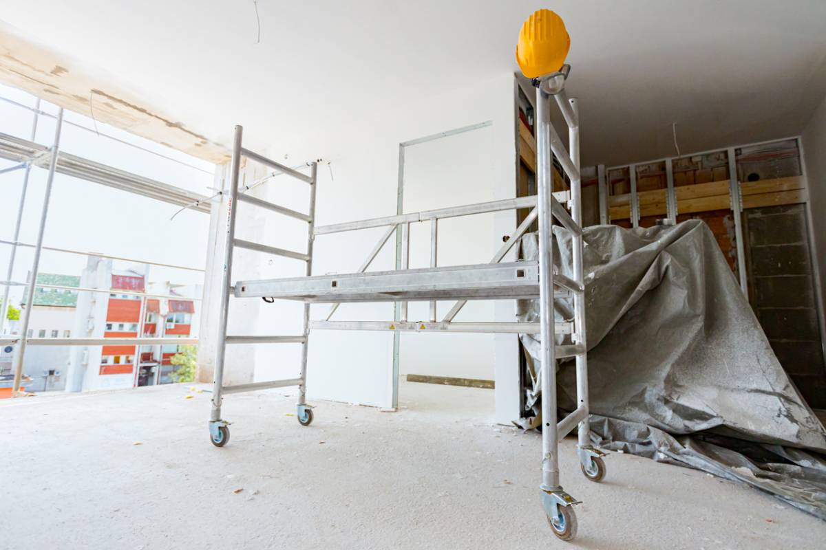 Comment choisir le bon échafaudage roulant pour vos chantiers : 4 critères essentiels